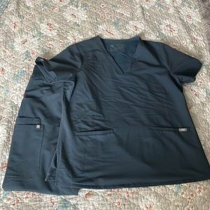 Figs Dark Harbor Large Scrubs, Kade scrub pants and casma scrub top. Barely worn